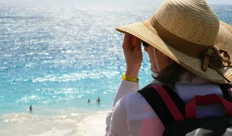 Wakacyjny relaks zagrożony – cyberatak na biuro podróży budzi obawy klientów o bezpieczeństwo danych