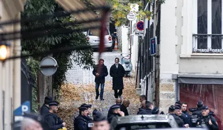 Prezydent Francji Nicolas Sarkozy opuścił więzienie w Paryżu. Przed budynkiem na prezydenta oczekiwał tłum sympatyków i najbliższa rodzina