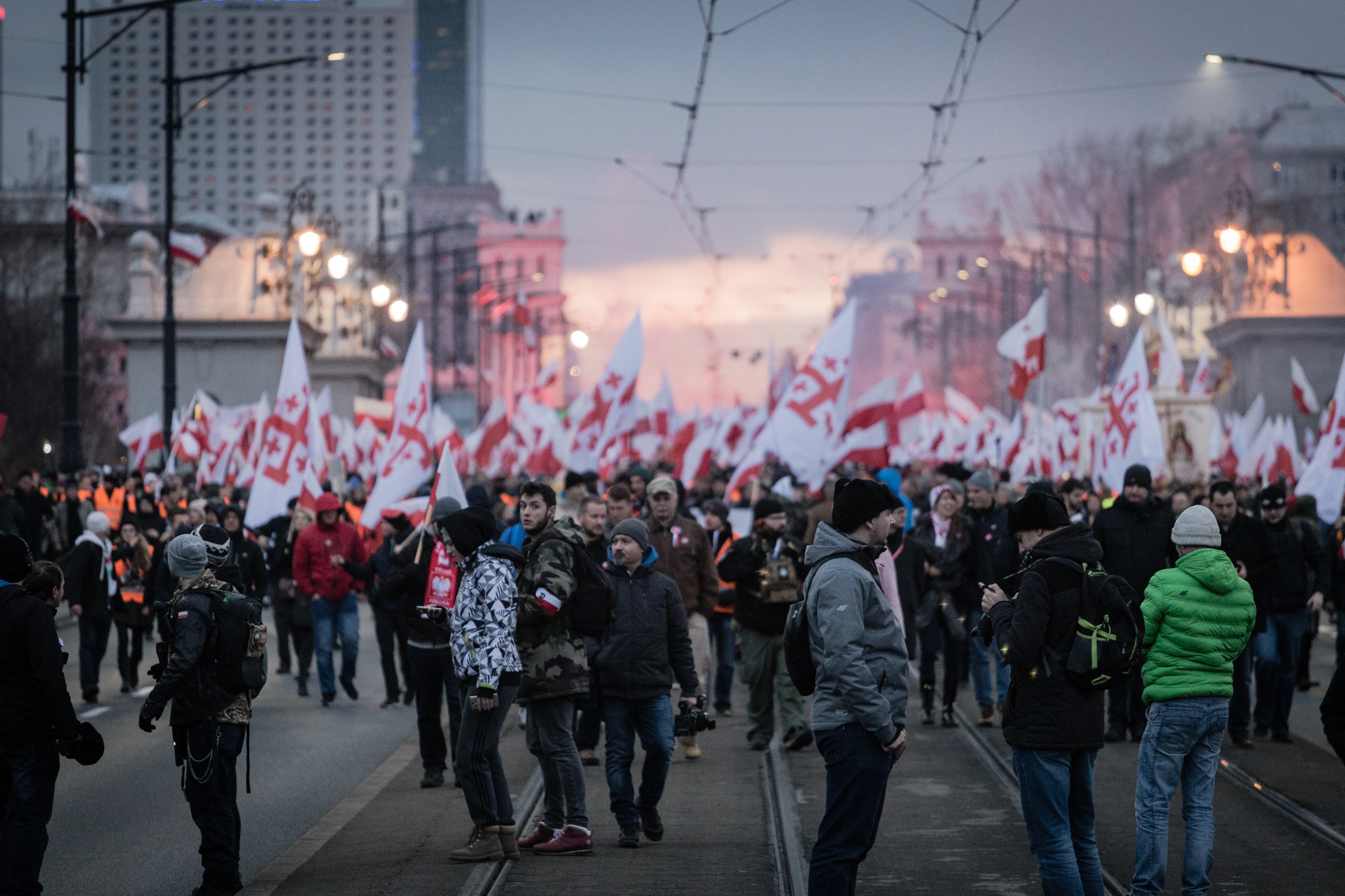 Idziesz na Marsz Niepodległości? Koniecznie zapisz ten numer telefonu do ekspresowej pomocy prawnej!