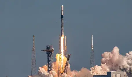 „Satelity wojskowe MikroSAR i PIAST opracowane przez polskie instytucje i firmę ICEYE mają zostać wyniesione na orbitę rakietą Falcon 9 z bazy Vandenberg w Kalifornii.”