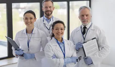 Federacja Przedsiębiorców Polskich opublikowała raport, który może zmienić sposób postrzegania sytuacji finansowej lekarzy w Polsce. Jak wynika z ustaleń „Dziennika Gazety Prawnej”, polscy medycy zarabiają już niemal tyle co ich koledzy z krajów Europy Zachodniej – zwłaszcza jeśli uwzględnić różnice w kosztach życia.