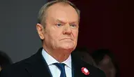 Na zdjęciu Donald Tusk. Dziś opublikowano rozporządzenie Rady Ministrów, które wprowadza istotne zmiany dotyczące przydziału mieszkań osobom pełniącym funkcje kierownicze w rządzie. Premier podpisał dokument, zgodnie z którym wiceprezesi Rady Ministrów oraz ministrowie będą mogli nieodpłatnie korzystać z lokali, opłacanych z budżetu państwa. Nowe przepisy wejdą w życie po upływie siedmiu dni od dnia ogłoszenia
