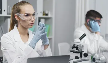 Pensja przez cztery lata i grant badawczy na start, w sumie 3 mln zł - tak Polska chce skusić naukowców z doświadczeniem z najlepszych uczelni świata.