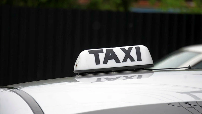 Dramatyczny przejazd taksówką. Pijany 16-latek rzucił się na Ukrainkę