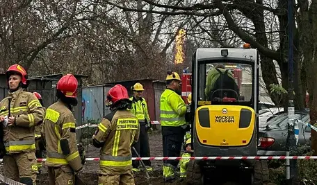 Strażacy i pogotowie gazowe walczą z rozszczelnioną instalacją