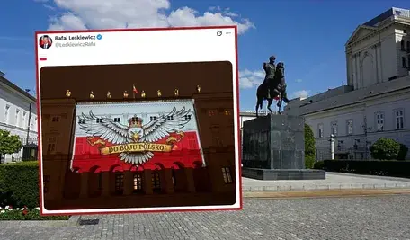 Projekcja orła w koronie z hasłem ‘Do boju Polsko!’ na fasadzie Pałacu Prezydenckiego, pokazana w formie zrzutu ekranu z wpisu w mediach społecznościowych.