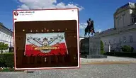Projekcja orła w koronie z hasłem ‘Do boju Polsko!’ na fasadzie Pałacu Prezydenckiego, pokazana w formie zrzutu ekranu z wpisu w mediach społecznościowych.