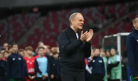 Donald Tusk w kontekście informacji o wynikach finansowych firm prowadzonych przez członków jego rodziny.