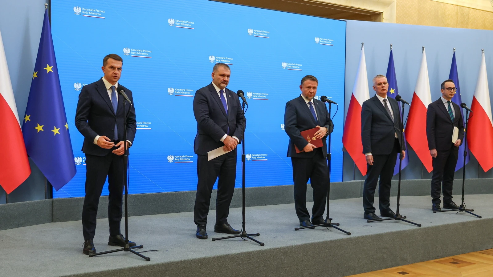Gdzie jest Tusk? Na istotną konferencję wysłał swoich ministrów. "Zmarnowali tylko czas Polaków"