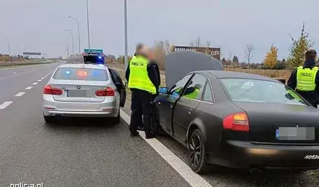 Gdańscy policjanci zatrzymali 22-letniego obywatela Ukrainy, który w minioną niedzielę próbował uniknąć kontroli drogowej, a w trakcie ucieczki naruszył szereg przepisów ruchu drogowego. To nie pierwszy raz, kiedy młody kierowca próbował uciec przed mundurowymi – tym razem jednak konsekwencje są wyjątkowo surowe.