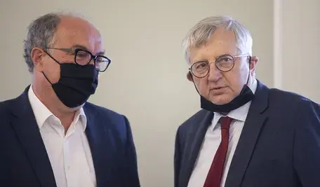 Marek Siwiec podczas jednego z publicznych wystąpień, były polityk SLD i eurodeputowany, którego kariera była związana zarówno z najwyższymi urzędami państwowymi, jak i głośnymi kontrowersjami.