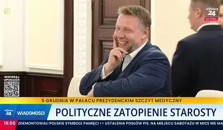 Wesoło uśmiechnięty minister MSWiA Marcin Kierwiński. Wspaniały śmiech, szczególnie w czasie, kiedy atakują nas nasłani przez Rosję sabotażyści 
