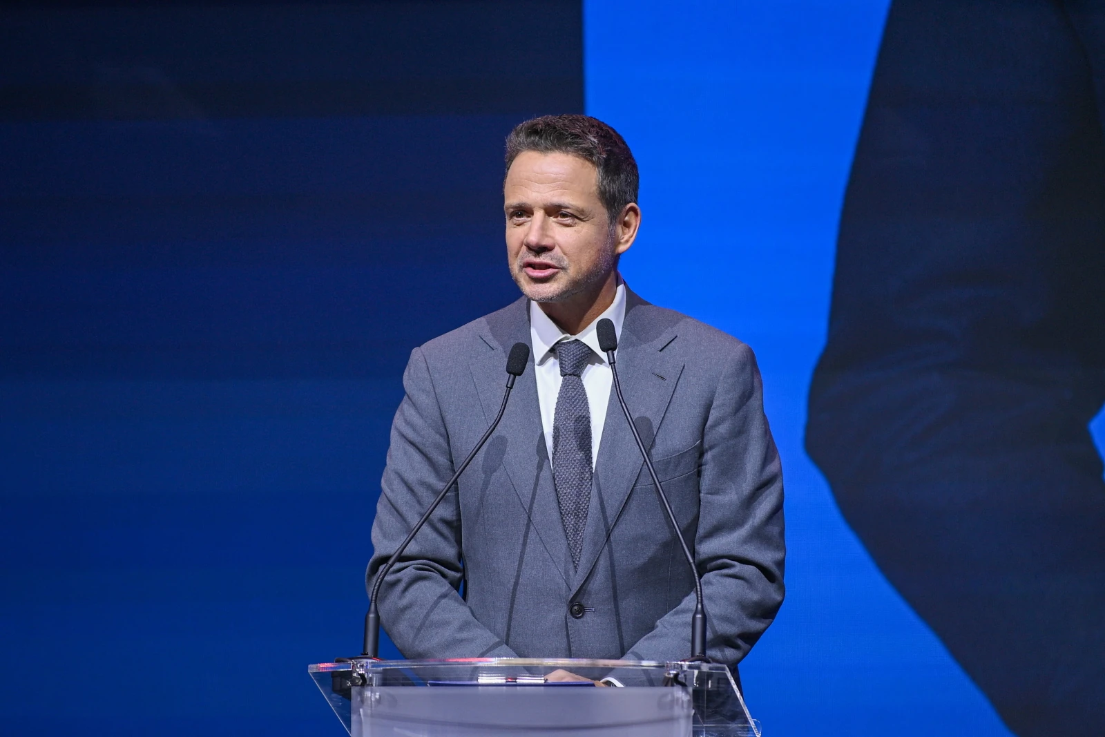 Gigantyczna podwyżka dla Rafała Trzaskowskiego. Rada miasta zdecydowała