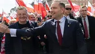 Prezydent Karol Nawrocki podczas wystąpienia, w którym podkreśla konieczność uwzględnienia stanowiska Ukrainy w rozmowach pokojowych i przypomina, że Rosja wielokrotnie nie dotrzymywała umów.