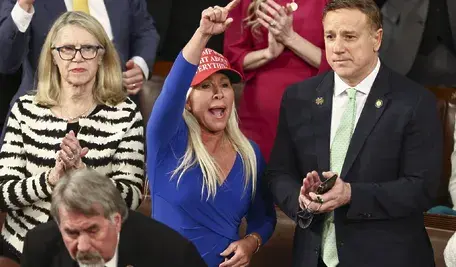 Marjorie Taylor Greene podczas konferencji prasowej, ogłaszająca odejście z Kongresu po konflikcie z Donaldem Trumpem.