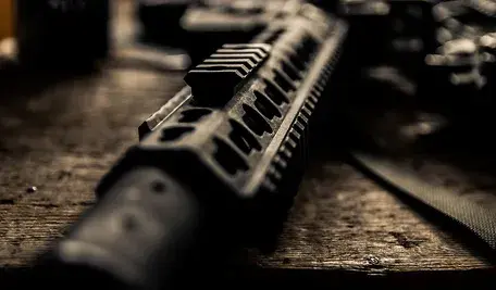 Wjazd służb bezpieczeństwa do katolickiej szkoły w stanie Niger po masowym porwaniu ponad 300 uczniów i nauczycieli w Nigerii