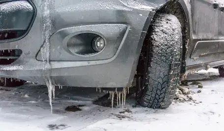 Czekają nas intensywne opady śniegu. Lepiej już wyposażyć się w zimowe opony