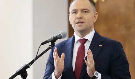 Prezydent RP Karol Nawrocki z rekordowym wynikiem poparcia, na zdjęciu podczas konferencji prasowej po spotkaniu z prezydentem Repuliki Czeskiej Petrem Pavlem na Zamku Praskim, 24 bm. Prezydent Karol Nawrocki wraz z małżonką Martą Nawrocką składają oficjalną wizytę w Republice Czeskiej.