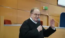 Tadeusz Rydzyk w kontekście działań CBA i śledztwa dotyczącego Fundacji „Lux Veritatis” oraz Funduszu Sprawiedliwości.