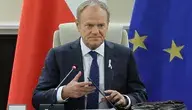 Premier Donald Tusk po raz kolejny zaprezentował styl komunikacji, w którym każde środowisko może usłyszeć dokładnie to, co chce. Jego środowa wypowiedź o wyroku TSUE dotyczącym obowiązku uznawania w Polsce małżeństw jednopłciowych zawartych za granicą była modelowym przykładem takiej podwójnej gry — politycznego „uspokojenia nastrojów” i jednoczesnego sygnalizowania lojalności wobec instytucji Unii Europejskiej.