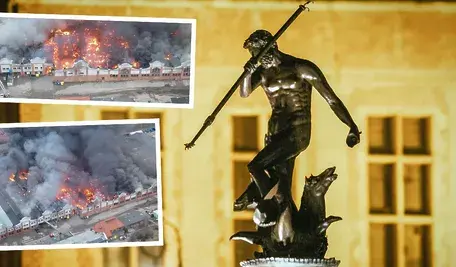 Na zdjęciu fotografie z Gdańska dot. sprawy, w której Prokuratura Okręgowa w Gdańsku oskarżyła trzech mężczyzn o produkcję narkotyków i wywołanie pożaru zabytkowej hali przy ul. Siennickiej, powodując straty ponad 38 mln zł. Oskarżeni prowadzili nielegalne laboratorium 4-CMC, a ogień zniszczył rowery Mevo i sprzęt medyczny.