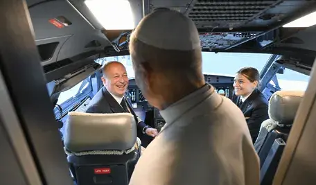 Papież Leon XIV rozpoczynający swoją pierwszą podróż apostolską do Turcji i Libanu