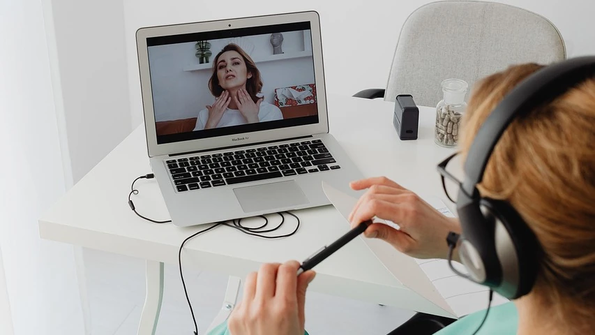 Boty wystawiają L4, lekarze mają kłopoty. Patologie telemedycyny