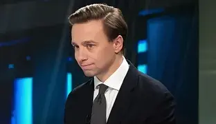 Krzysztof Bosak w studiu telewizji wPolsce24