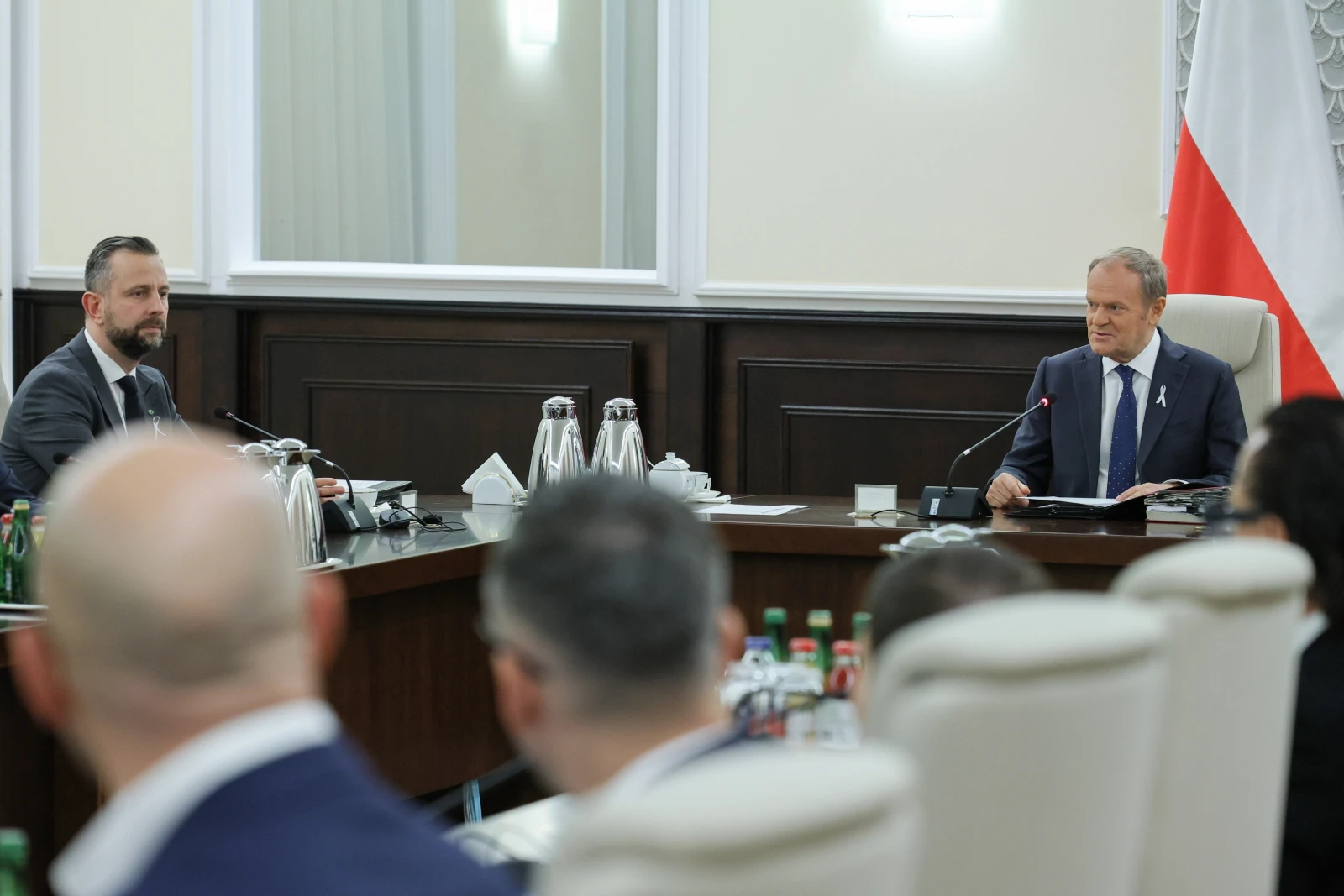 Koalicja znowu naśladuje PiS! Rząd pójdzie po wielką sieć handlową?