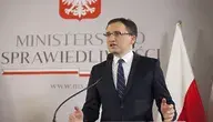 Były minister sprawiedliwości Zbigniew Ziobro zapowiedział, że nie zamierza dobrowolnie zrzekać się swojego immunitetu poselskiego. W czwartek Sejm rozpatrzy wniosek prokuratury o jego uchylenie w związku z głośną sprawą Funduszu Sprawiedliwości.