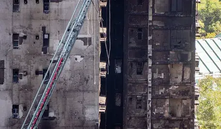 Jeden z budynków, który spłonął w pożarze. To największa katastrofa tego typu w Hongkongu 