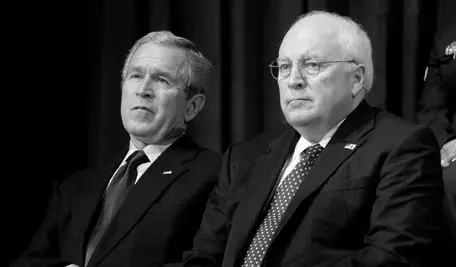 „Dick Cheney – były wiceprezydent Stanów Zjednoczonych i kluczowa postać w administracji George’a W. Busha. Zmarł w wieku 84 lat, uznawany za najbardziej wpływowego wiceprezydenta w historii USA.”
