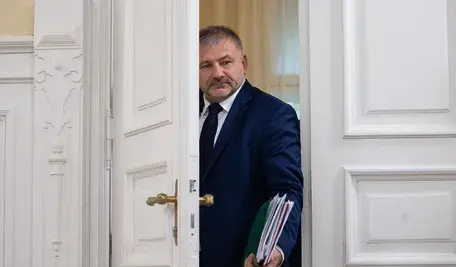 Żurek przygotowuje się do puczu prawnego – medialne doniesienia o planowanej rewolucji w wymiarze sprawiedliwości.