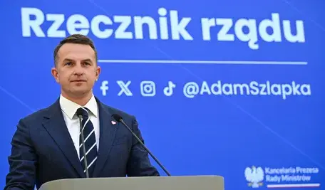 Rzecznik rządu Adam Szłapka podczas konferencji prasowej, po posiedzeniu rządu w KPRM w Warszawie, 4 bm. 