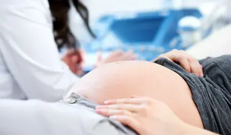 Ministerstwo Zdrowia ogłosiło szczegóły nowego rozwiązania dla kobiet rodzących w rejonach, gdzie nie funkcjonują już tradycyjne porodówki.