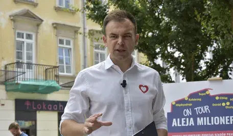 Minister finansów Andrzej Domański podczas wywiadu telewizyjnego, w którym zapowiedział poparcie dla odebrania immunitetu Zbigniewowi Ziobrze.