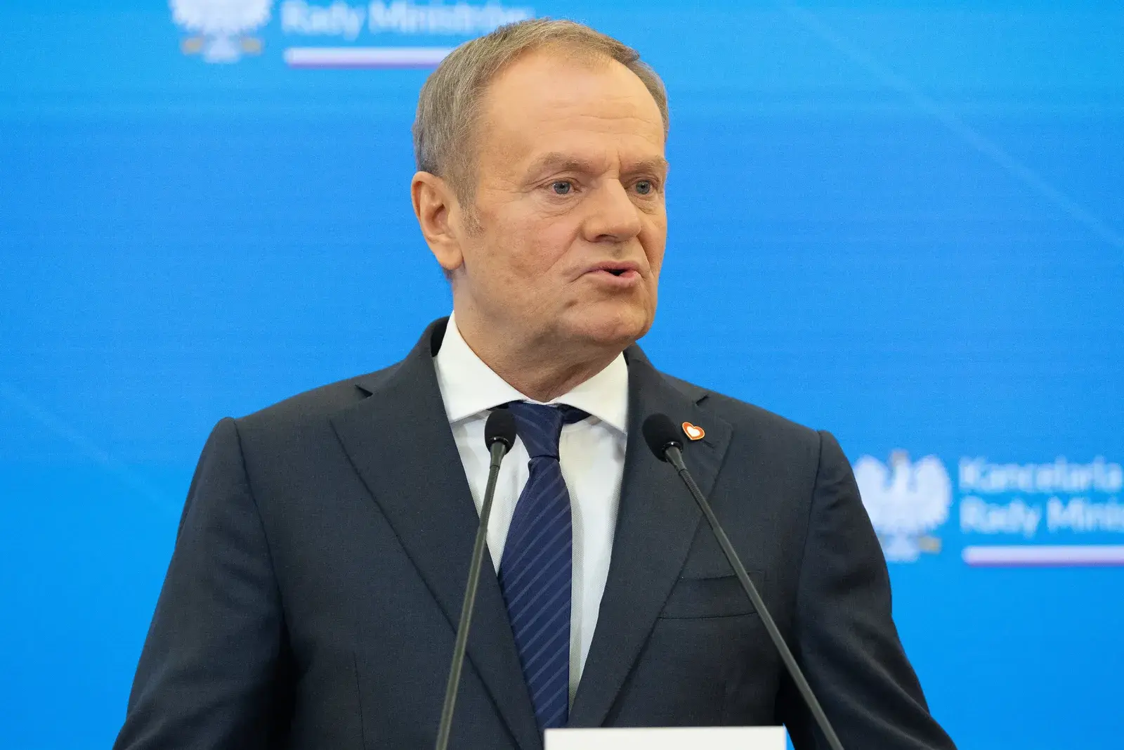 Niemcy ostrzegają: Polacy drogo zapłacą za polityczne manewry Tuska przy podatku ETS2