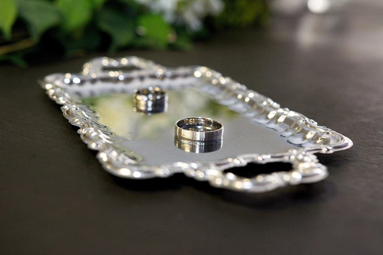 Niemiecka pastor udzieliła ślubu czterem mężczyznom. Kościół ewangelicki się odcina