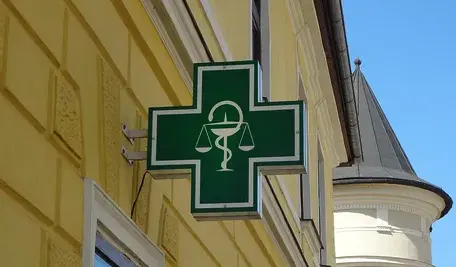 Opakowanie leku Vendal retard 10 mg, morfina w tabletkach o przedłużonym uwalnianiu, którego jedna z serii została wycofana z obrotu decyzją Głównego Inspektora Farmaceutycznego.