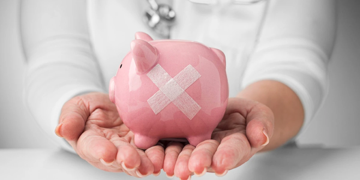 NFZ na skraju zapaści. Dziura rzędu 14 mld zł, lekarze ostrzegają: System może się rozsypać już w 2026 roku