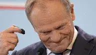 Publicystka GW stawia tezę, iż widoczny na zdjęciu Donald Tusk jest eunuchem.