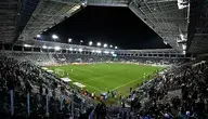 Stadion Radomiaka Radom – widok na murawę i trybuny wypełnione kibicami podczas meczu.