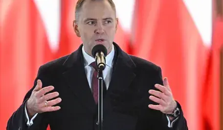 Karol Nawrocki podczas oficjalnego wystąpienia, w kontekście decyzji o wecie ustawy dotyczącej rynku kryptowalut.