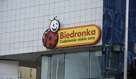 Sklep sieci Biedronka. UOKiK nałożył na nie ogromną karę za promocje, które mogły mylić klientów
