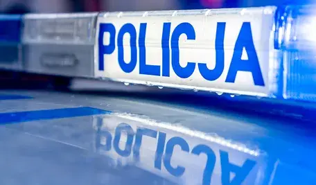 Radiowóz policji w Myślenicach. Patrol policji został zaatakowany nożem przez agresywnego mężczyznę