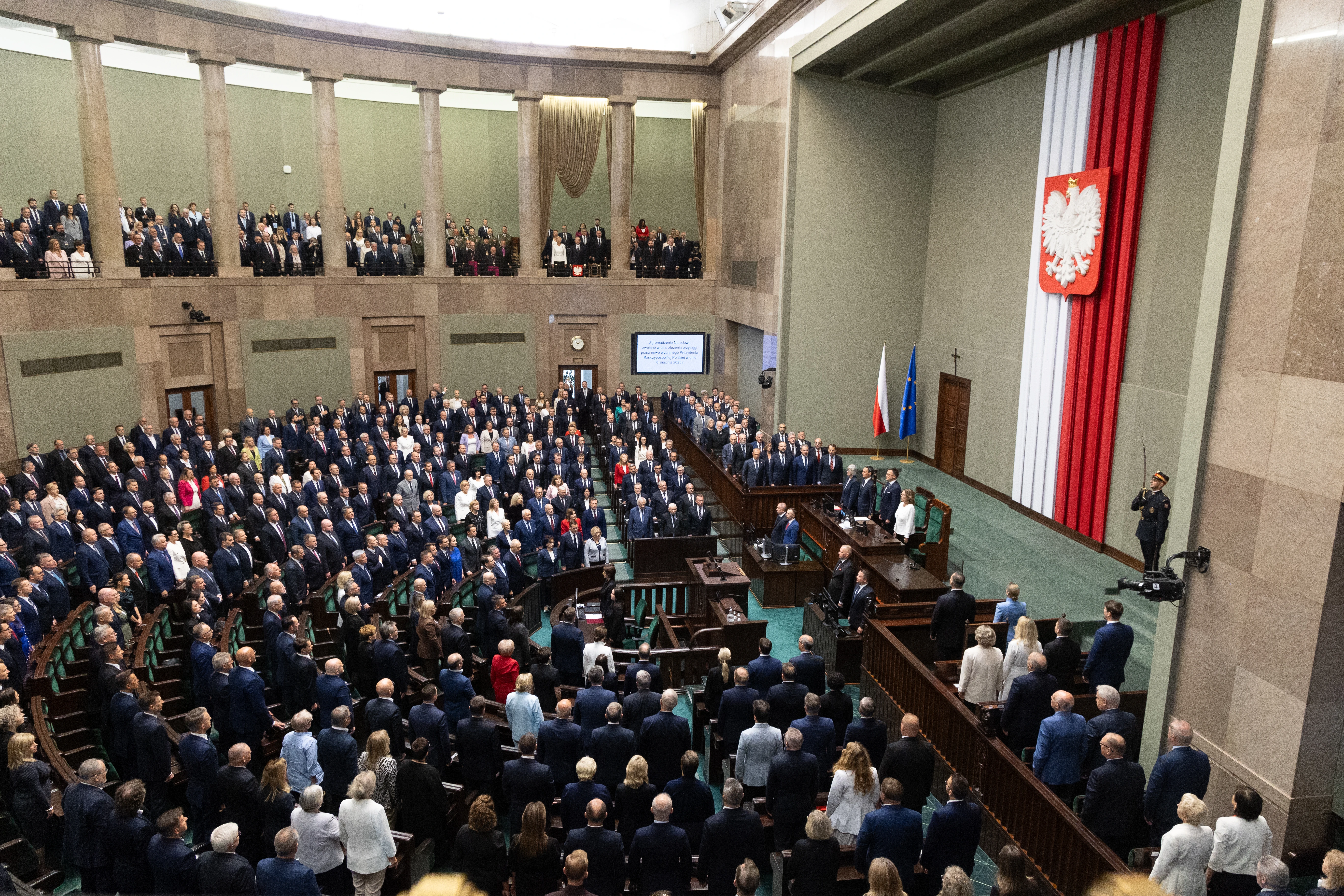 Najnowszy sondaż partyjny. PiS odrabia straty do KO