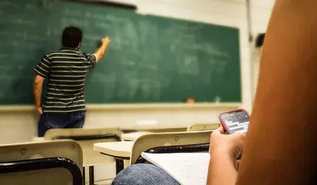 Szkoła w Grójku. Rodzicom 10-latki nie powiedziano, że uderzyła się w głowę, a dzień później zmarła