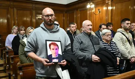 Bliscy zamordowanego Jakuba przynieśli na ogłoszenie wyroku zdjęcie studenta
