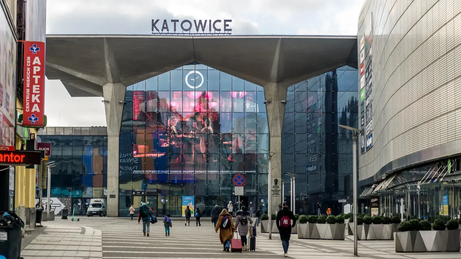 Poranny chaos na torach. Zerwana lina nośna paraliżuje ruch na Śląsku