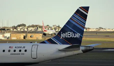 Samolot linii lotniczej JetBlue, który niemal zderzył się z wojskowym samolotem w pobliżu Wenezueli